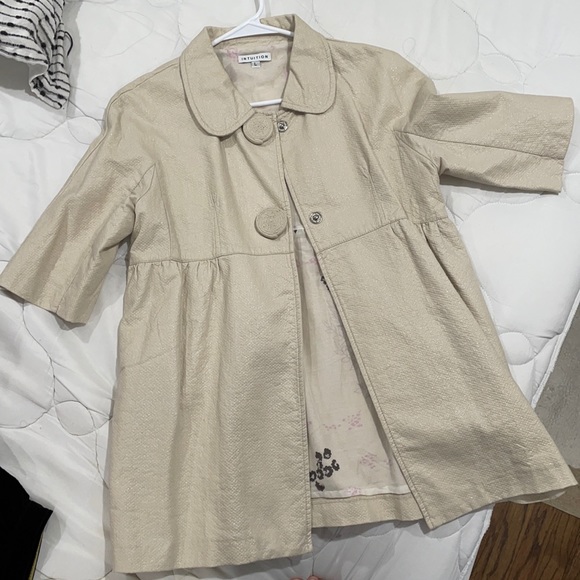 Cream colored jacket - Picture 1 of 1
